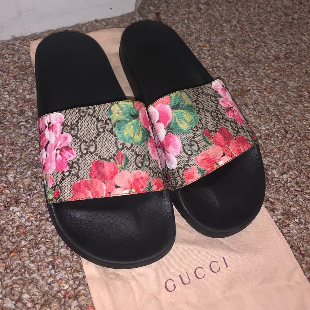Gucci Flip Flops / Slides